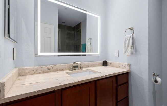 Stunning Townhome Near Medical Center!
