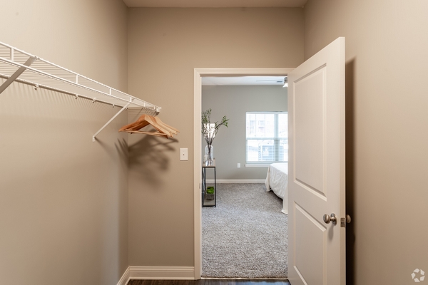 2BR, 2BA - 1,035 SF