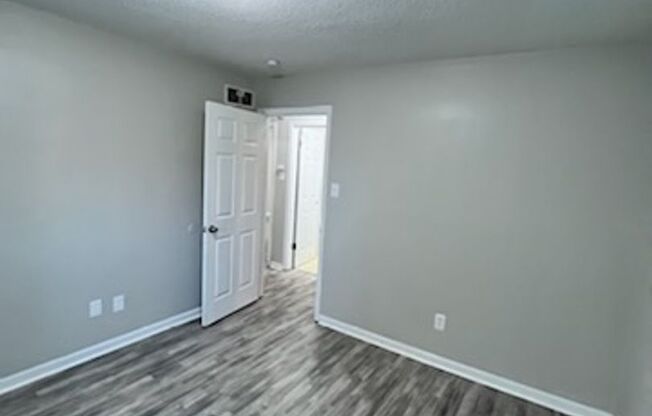 3 beds, 2 baths, $1,400