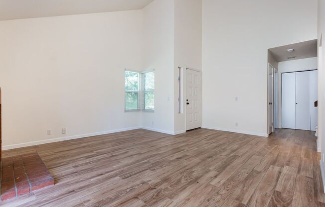 Charming Remodeled Townhome!
