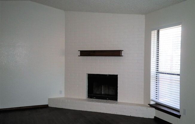 2 beds, 1 bath, 975 sqft, $950, Unit 1013 Acacia