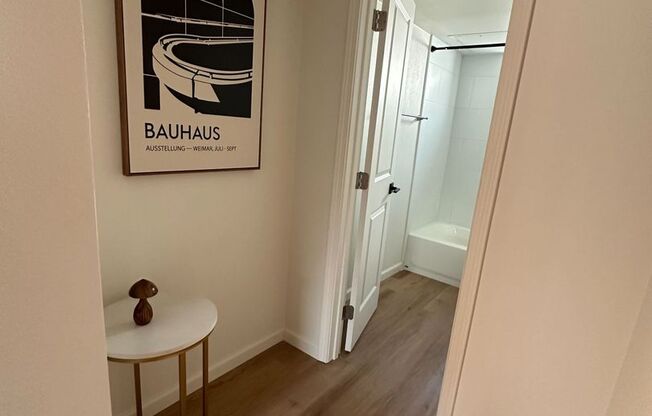 1 bed, 1 bath, 563 sqft, $1,370, Unit 220