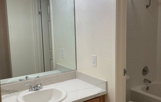 2 beds, 1.5 baths, 1,004 sqft, $2,640, Unit 82