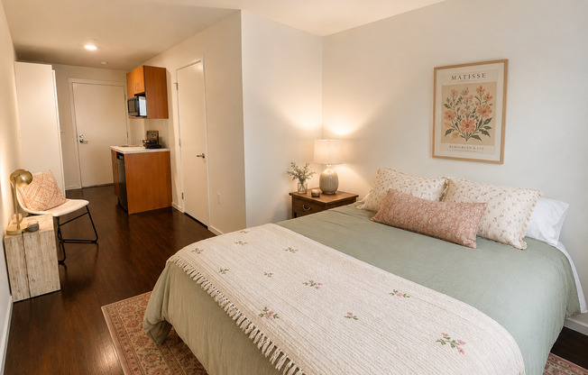 Studio, 1 bath, 175 sqft, $1,180, Unit 1301