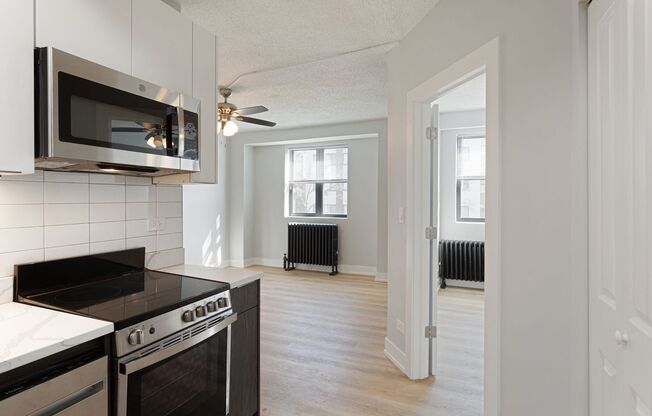 2 beds, 1 bath, 430 sqft, $2,100, Unit 2E