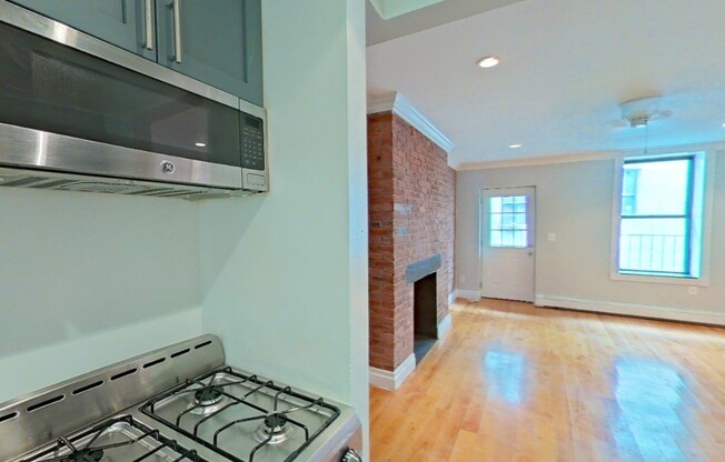 3 beds, 1.5 baths, $5,495, Unit 4W