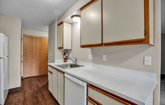 2 beds, 2 baths, 950 sqft, $1,295, Unit 340-18
