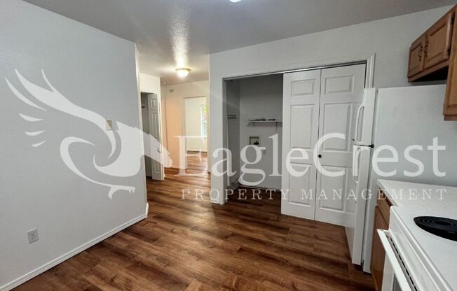 2 beds, 1 bath, 700 sqft, $950, Unit Unit 103