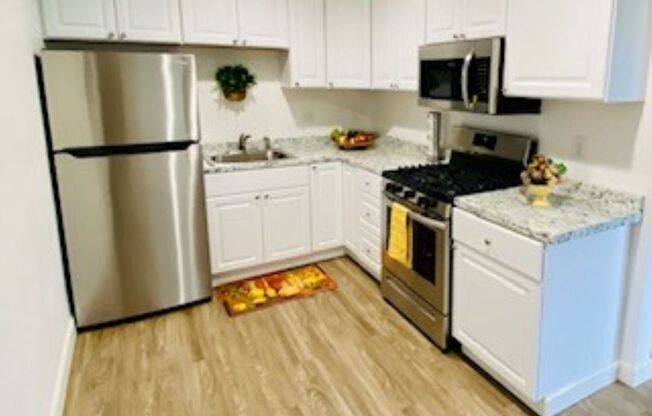 Altadena  (Altadena Manor Apartments)