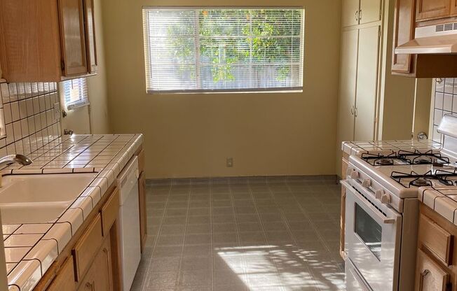 3 beds, 1 bath, $1,700