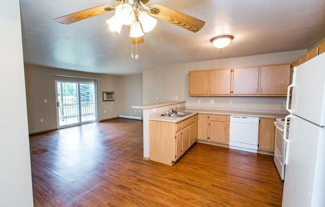 2 beds, 1 bath, $1,095