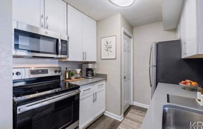 1 bed, 1 bath, 705 sqft, $1,375, Unit 2032