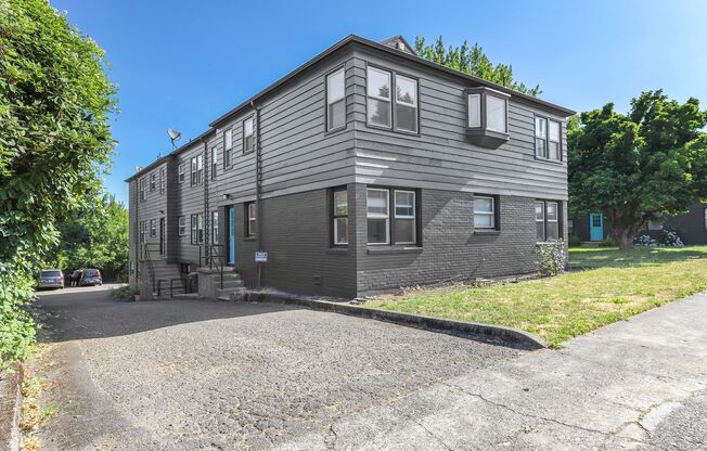 2 beds, 1 bath, 750 sqft, $1,660, Unit 2