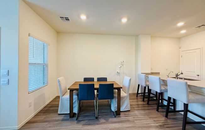 Newer Townhome Available NOW!