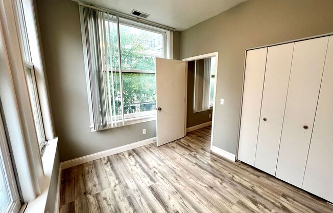 2 beds, 1 bath, $1,295, Unit 305 S 16th St. - Unit 306