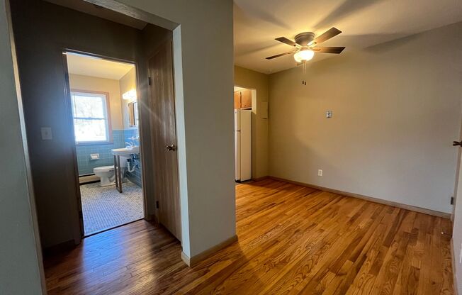 1 bed, 1 bath, 640 sqft, $945, Unit 207