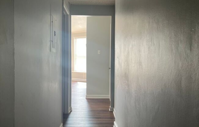 2 beds, 1 bath, $1,100, Unit 2