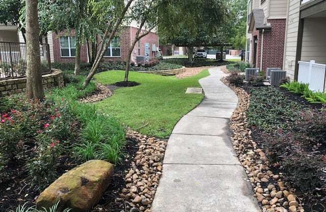 Harbor Cove Apartments Outdoor Walking Path