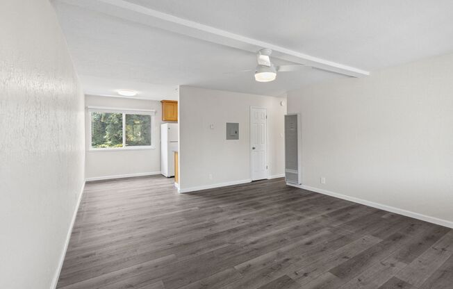 2 beds, 1 bath, $2,295, Unit 528