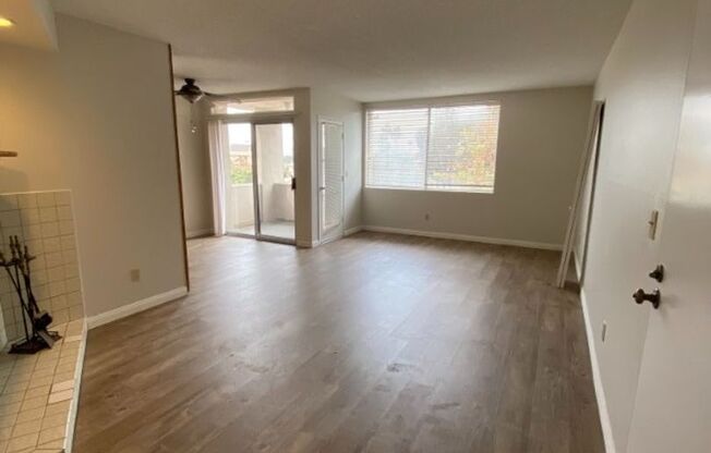 Beautiful 2 Bed/2 Bath Condo in Point Loma; Located near Shopping and Beach!