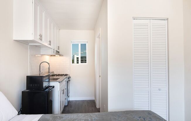 Studio, 1 bath, 126 sqft, $1,595, Unit 122