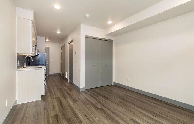 Studio, 1 bath, 288 sqft, $1,280, Unit 316