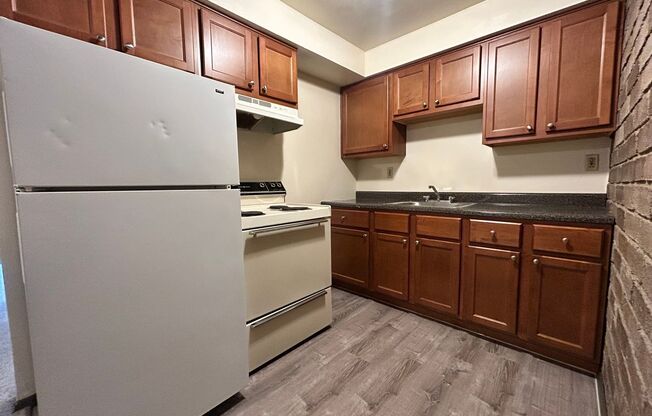 Beautiful One Bedroom Apartment with A/C, Parking & On-Site Laundry! Call Today!