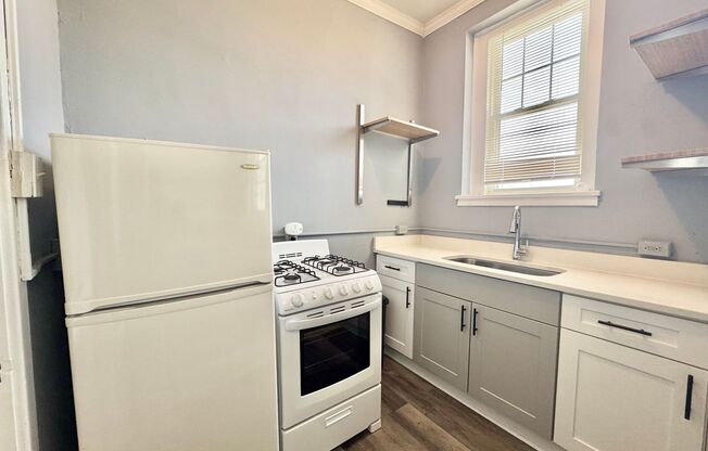 1 bed, 1 bath, $1,095, Unit 220