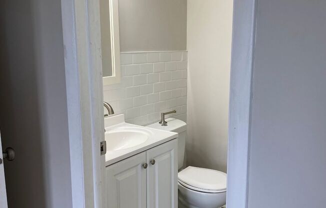 2 beds, 1.5 baths, 850 sqft, $1,850, Unit D04