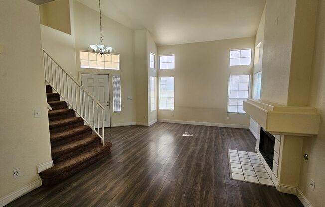 4 Bedroom! Buffalo & Smoke Ranch Area!