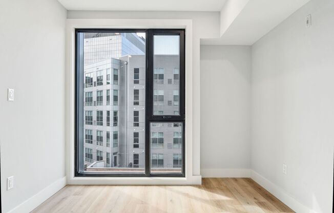 2 beds, 1 bath, $2,550, Unit 205