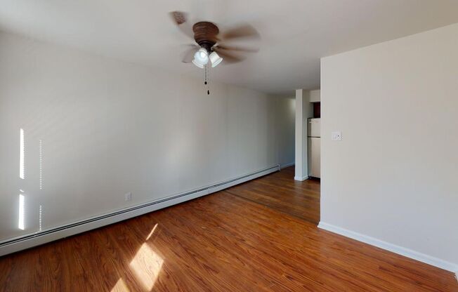 2 beds, 1 bath, $1,581, Unit 15