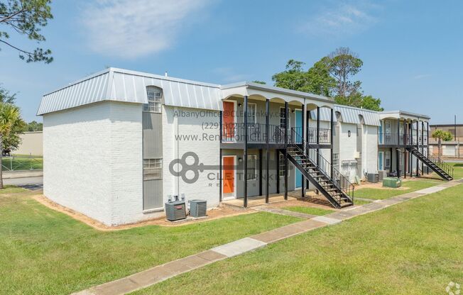 1 bed, 1 bath, 745 sqft, $710