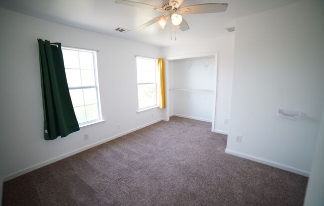 2 beds, 2.5 baths, 1,000 sqft, $1,150, Unit Apt 3