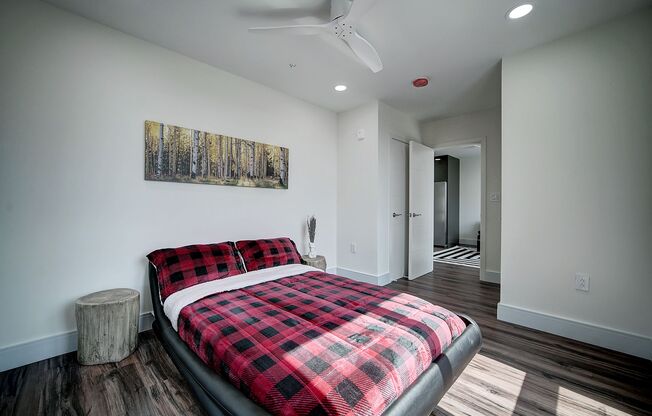 2 beds, 2 baths, 842 sqft, $2,300, Unit 524