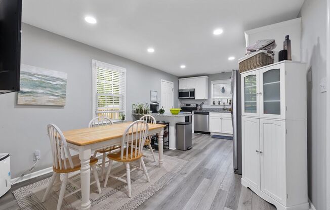 Beautiful 4 Bedroom Home in Chester Available Mid June!