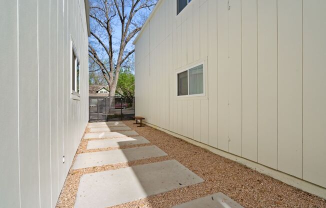 4103 Speedway, Unit 203