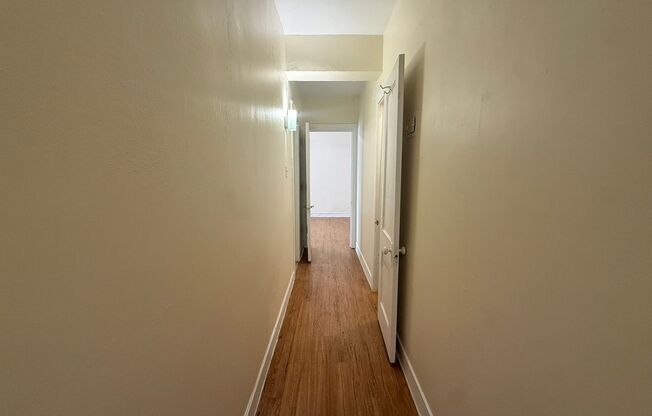 1 bed, 1 bath, 769 sqft, $1,475, Unit Old King Edward 44