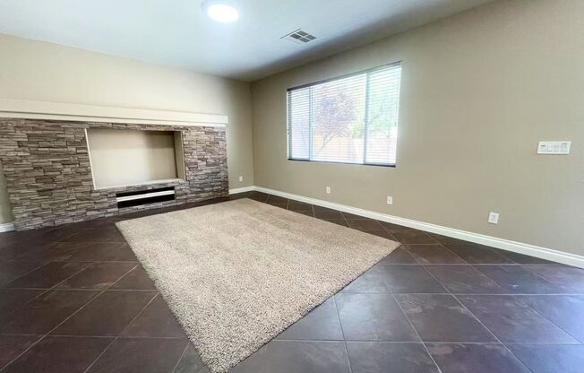 Spacious 3-Bed Home in Mountains Edge with Loft & Patio