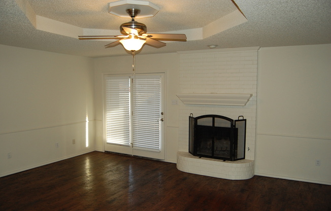 3 beds, 2 baths, $1,400