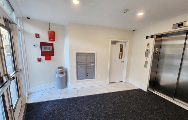 3 beds, 2 baths, $4,000, Unit 401