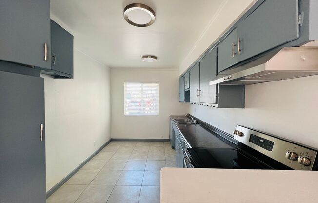 $1,995- Beautiful Down Stairs 2 Bedroom / 1 Bath - $1k off First Months Rent