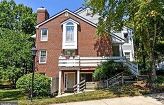 Charming and light-filled 1-bedroom, 1-bathroom corner unit on the main level