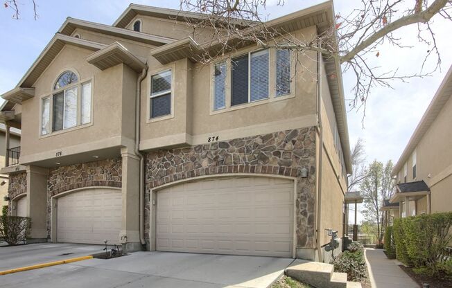 3 Bedroom / 3.5 Bathroom Townhome in Millcreek!