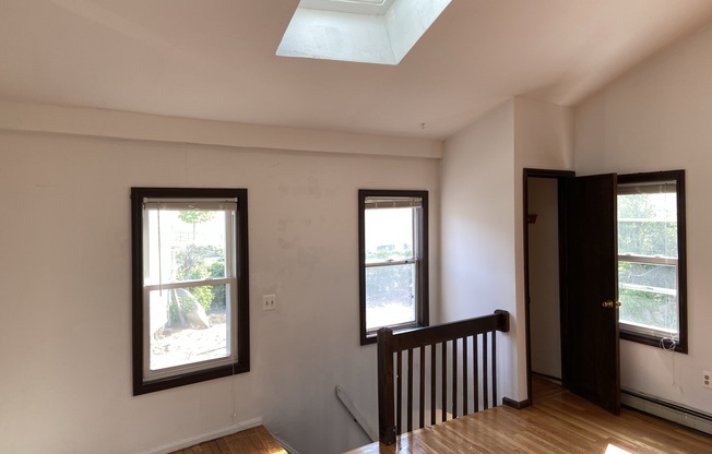 3 beds, 1 bath, $3,300