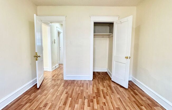 2 beds, 1 bath, $1,250, Unit H6