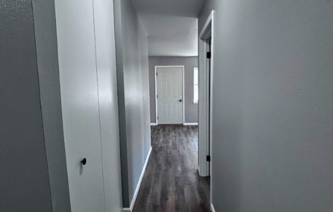 2 beds, 1 bath, $1,050, Unit 111