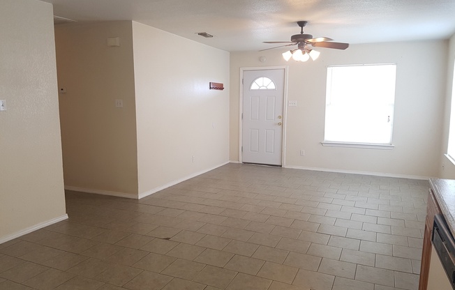 3 beds, 2 baths, $1,380