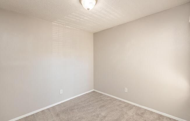 2 beds, 1 bath, 964 sqft, $1,395