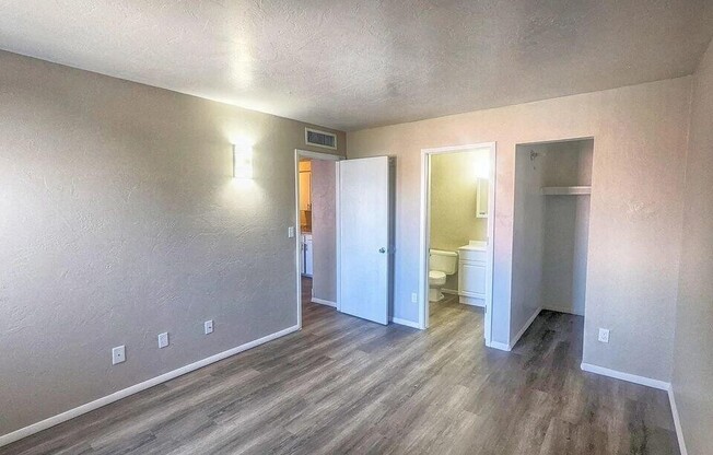 3050 N 2 AVE